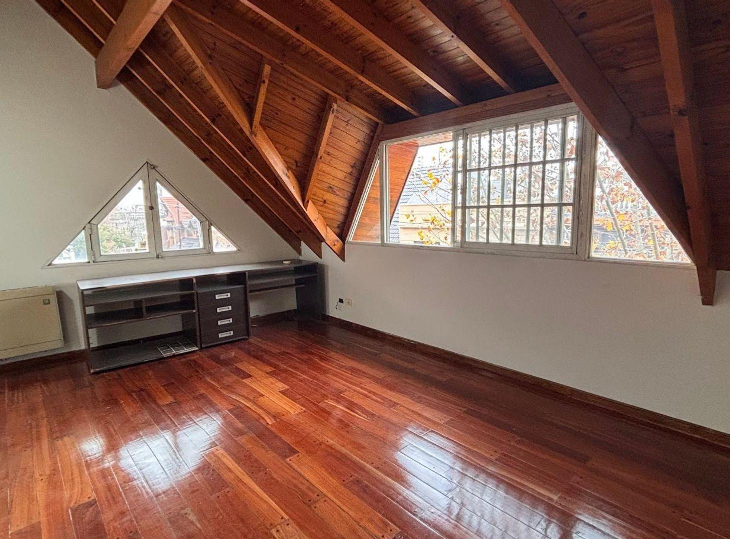 Foto de CASA TRIPLEX 5 AMB 3 BAÑOS AVELLANEDA APTO CRÉD, imagen 4
