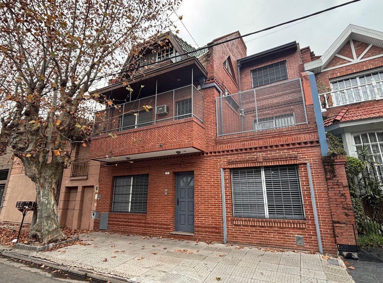 Foto de CASA TRIPLEX 5 AMB 3 BAÑOS AVELLANEDA APTO CRÉD, imagen 1