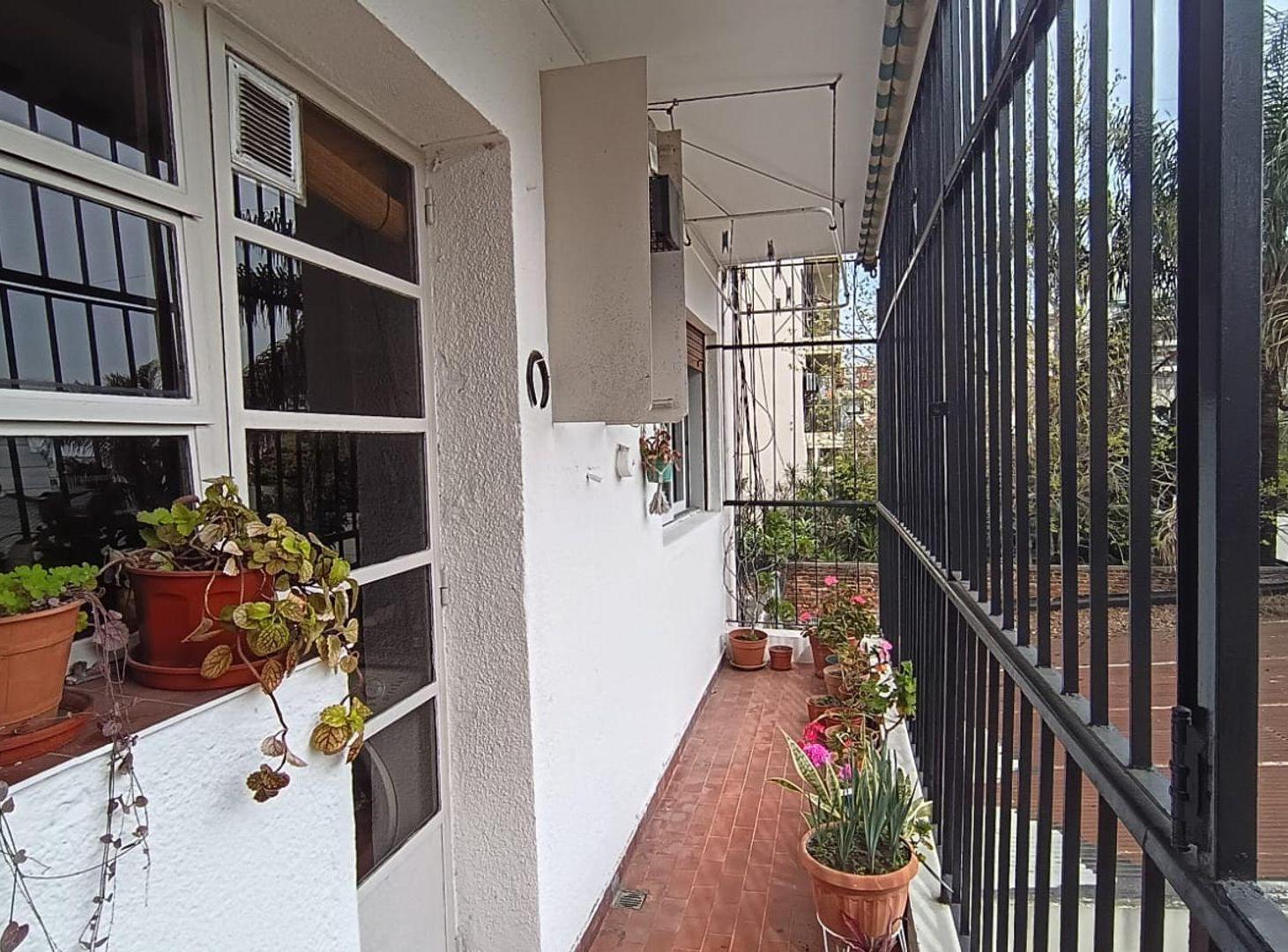 Foto de VENTA 2 AMBIENTES CON BALCON CORRIDO APTO CREDITO!, imagen 2