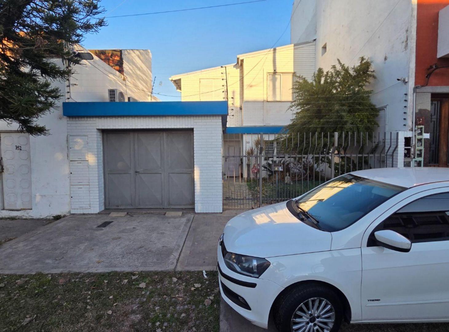 Foto de VENTA Villa Dominico Casa 3 amb + 2 departamentos, imagen 2