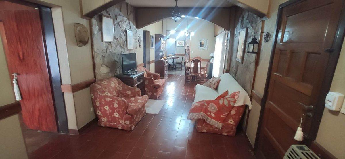 Foto de VENTA SARANDI CASA 3 HABITACIONES COCHERA Y JARDIN, imagen 1