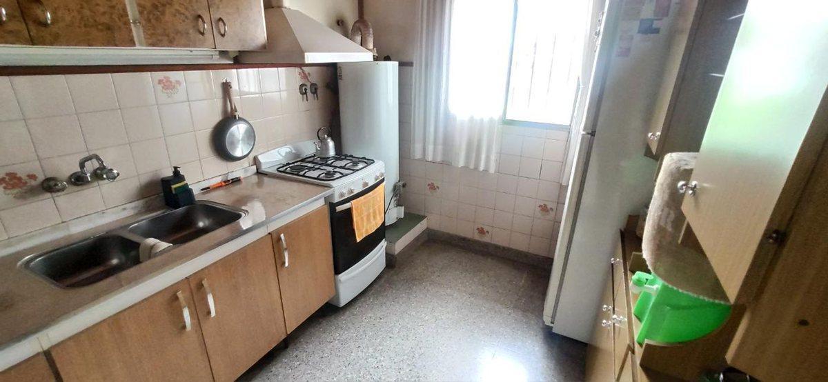 Foto de VENTA SARANDI CASA 3 HABITACIONES COCHERA Y JARDIN, imagen 5