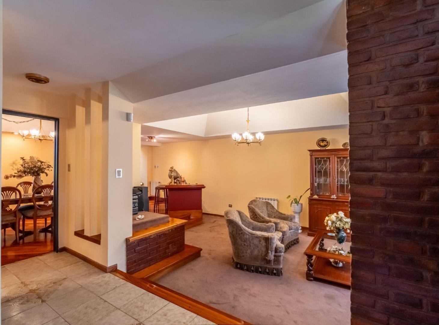 Foto de VENTA CASA 4 AMBIENTES CON COCHERA Y JARDIN WILDE, imagen 3