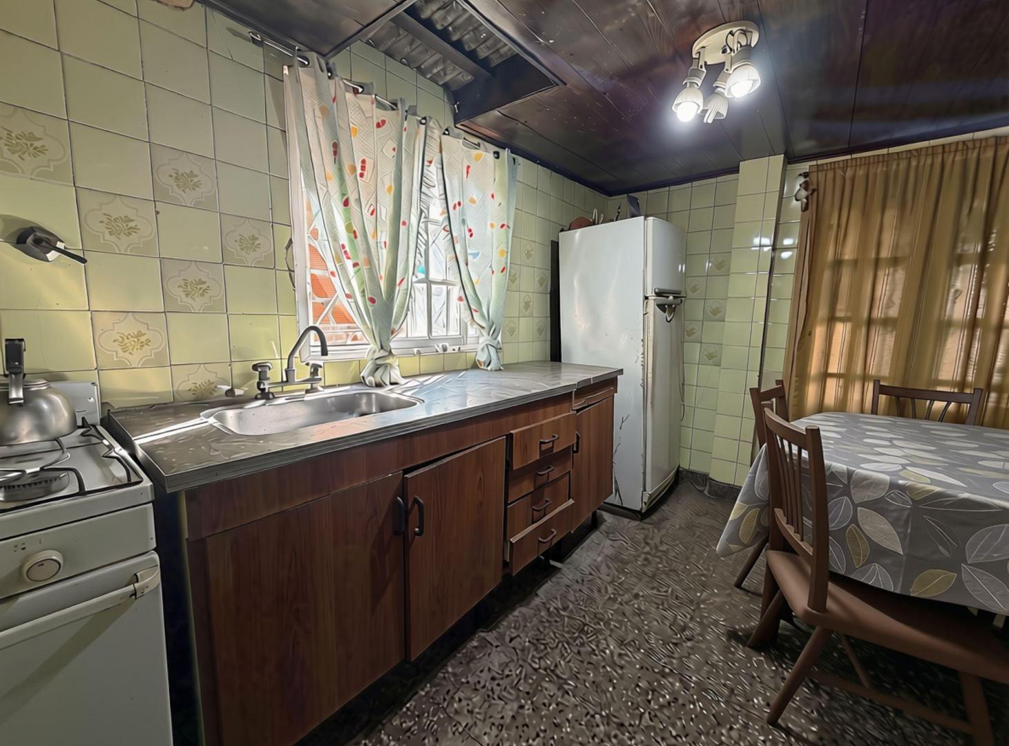 Foto de VENTA CASA 5 AMB LOTE 225M2 SARANDI AVELLANEDA, imagen 3