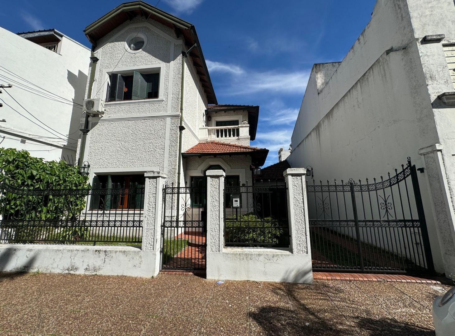 Foto de VENTA CASA 4 AMBIENTES WILDE PILETA COCHERAS, imagen 3