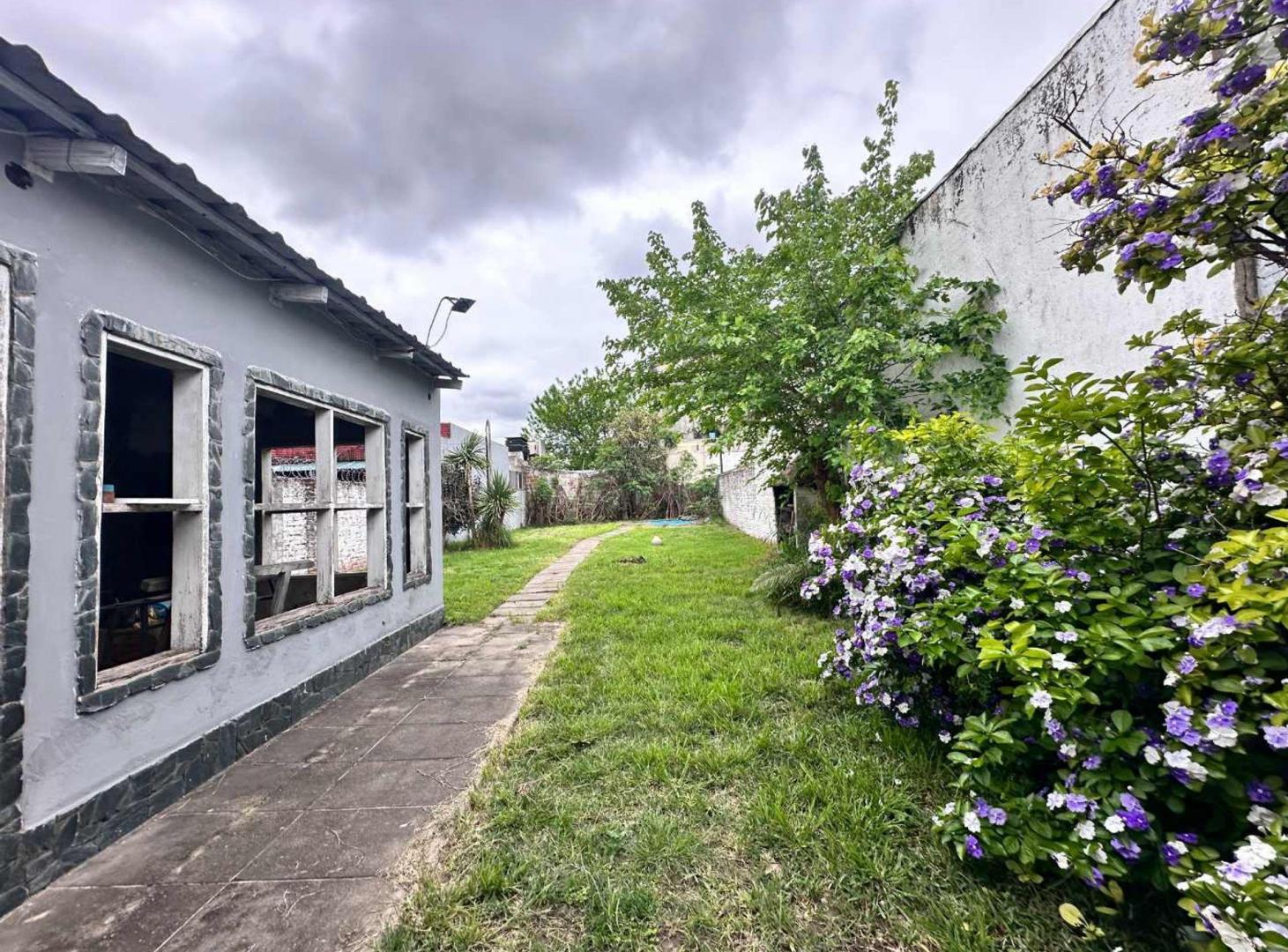Foto de Venta 2 Casas, Lote de 400m2, Remedios de Escalada, imagen 1