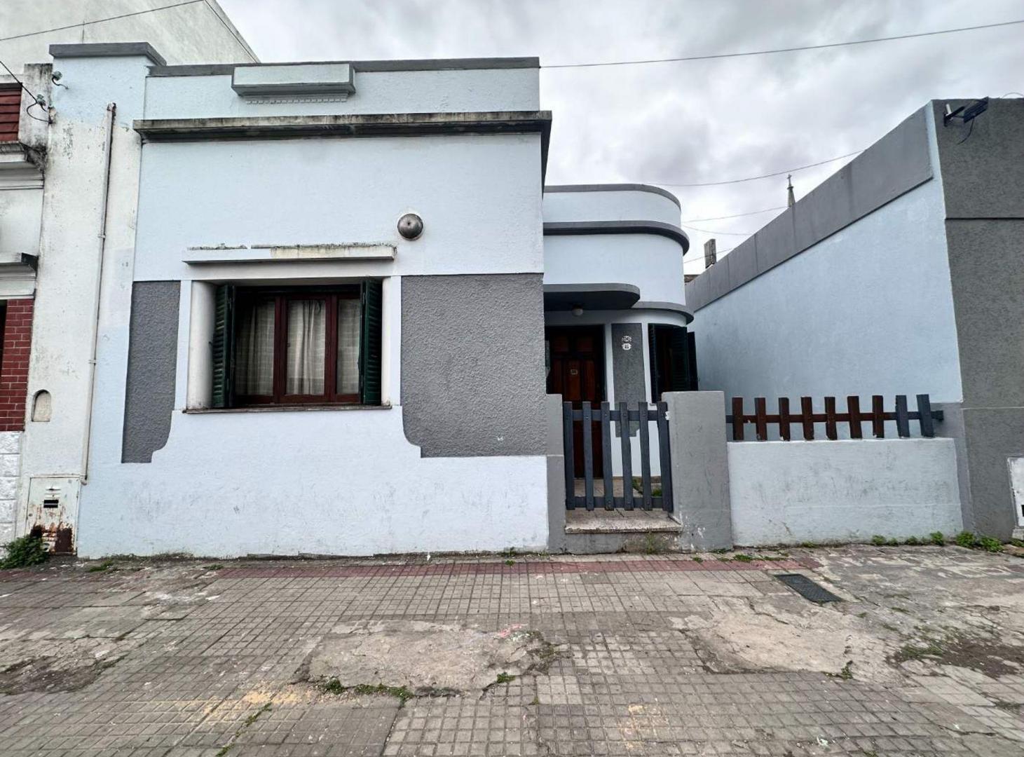 Foto de Venta 2 Casas, Lote de 400m2, Remedios de Escalada, imagen 2