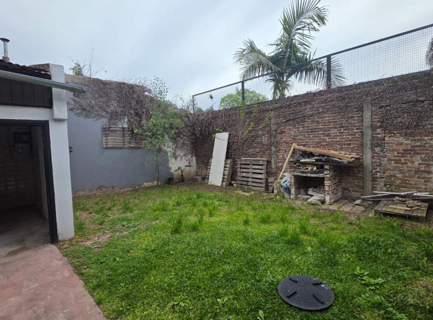 Foto de VENTA CASTELAR CASA 4 AMBIENTES GARAJE PASANTE, imagen 3