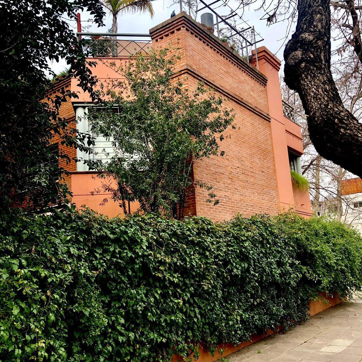 Casa 2 Plantas de 5 Ambientes - Excelente Estado 1