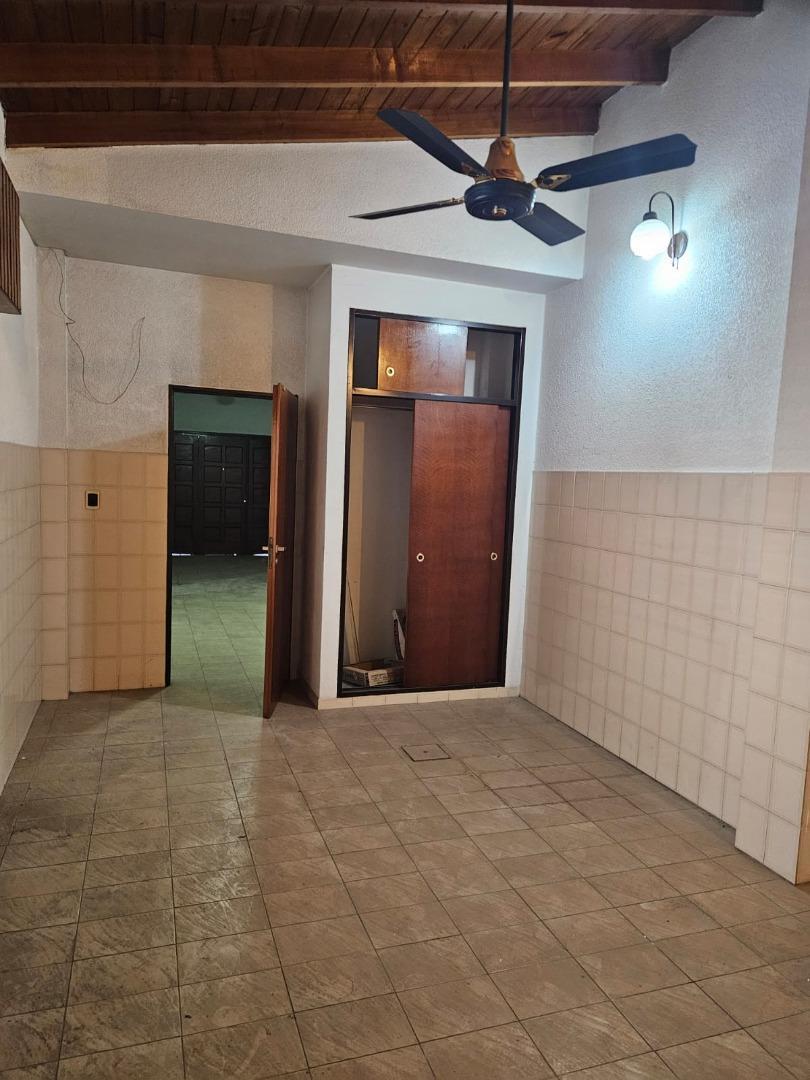 Casa 5 Ambientes Sup. 132 m² Patio 3 Cocheras Villa Lugan 5