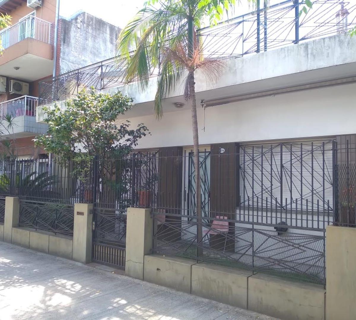 Casa con Local en Esquina (Estructura Para 2 Do Piso) 2