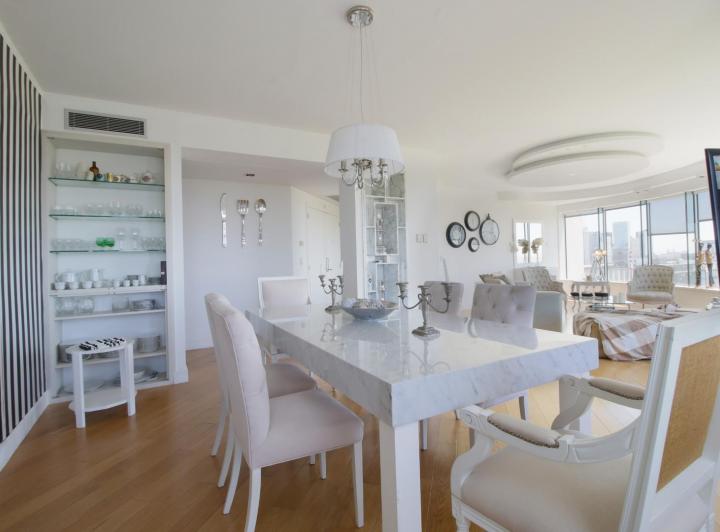 VENTA , TORRE RENOIR 143 MTS, PISO 13° 1