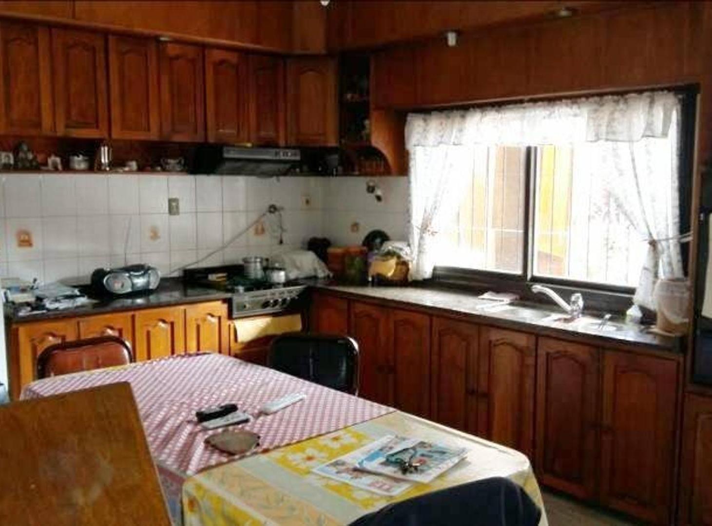 Casa en Venta - Pque. Avellaneda - 6 Amb.-  3 Baños - 330m2