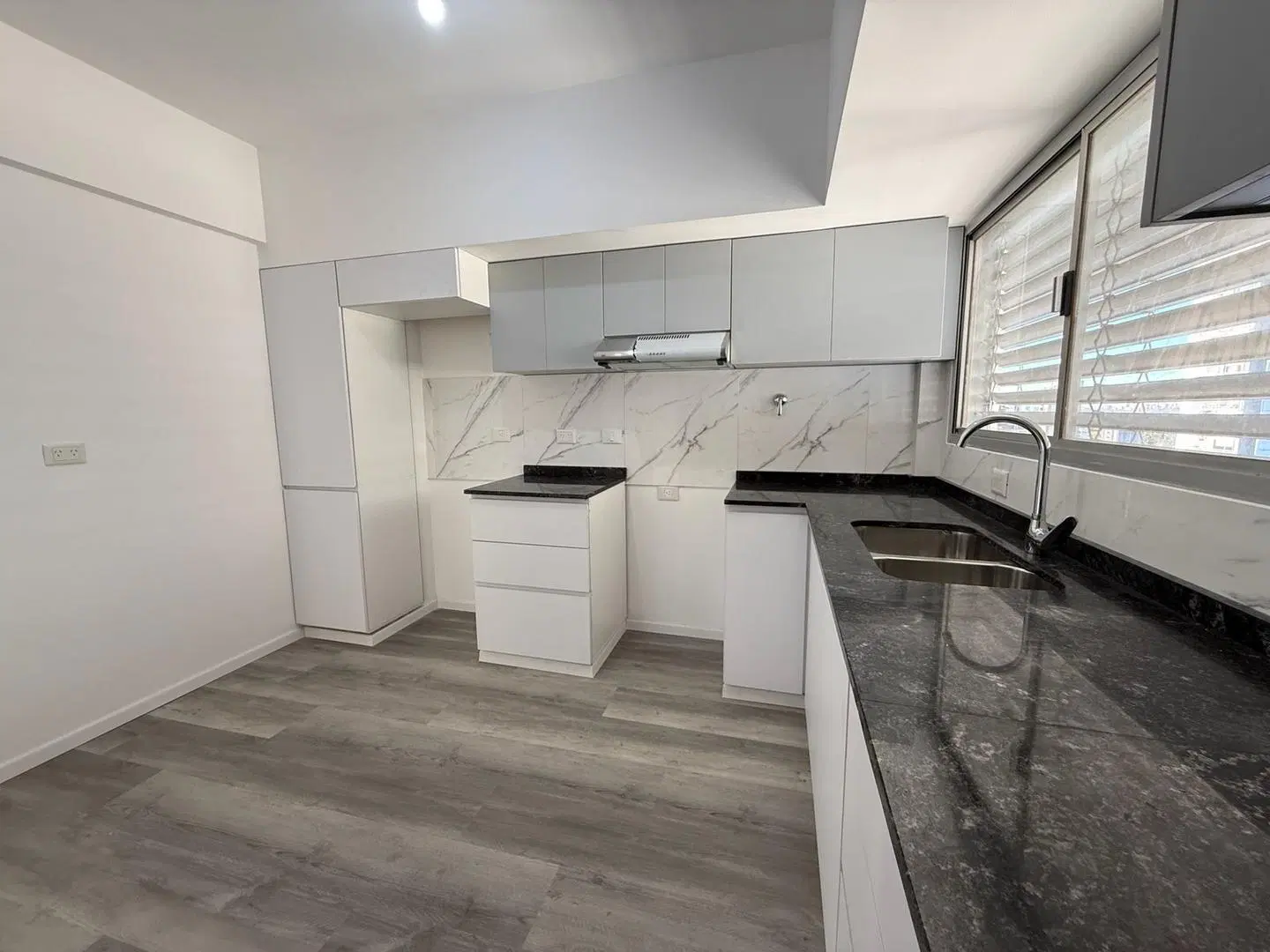 VENTA DPTO PISO 10 EXCLUSIVO EN LANÚS/VISTAS PANORÁMICAS! 2