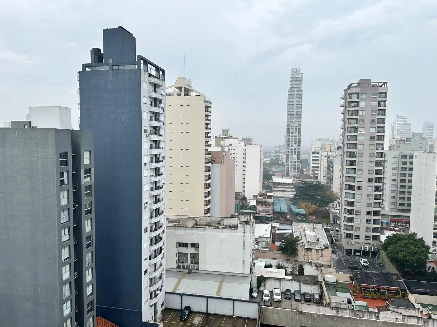 2 ambientes c/cochera,bajas expensas!a 100 Mts de HYrigoyen. 4