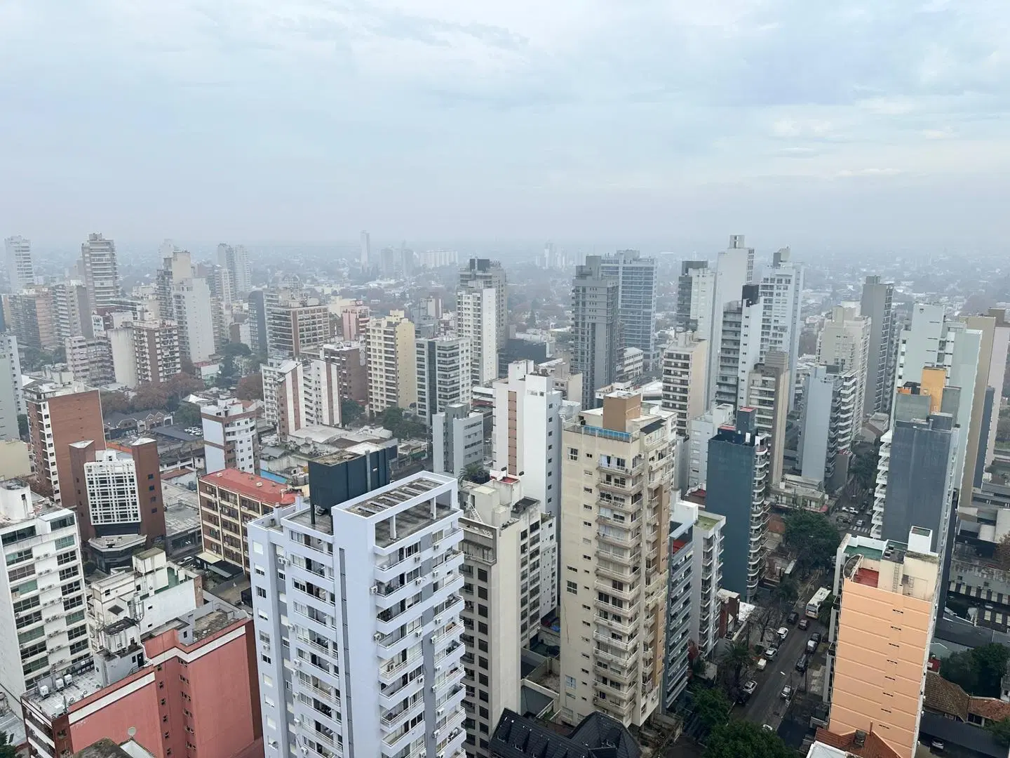 2 ambientes c/cochera,bajas expensas!a 100 Mts de HYrigoyen. 5