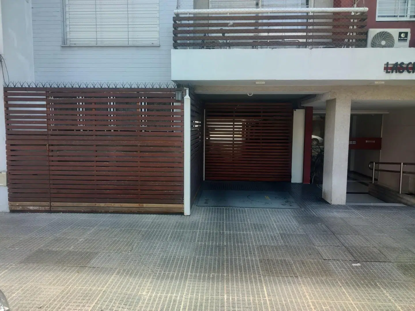 Cochera ubicada a 200 mts de Av. Nazaca 4