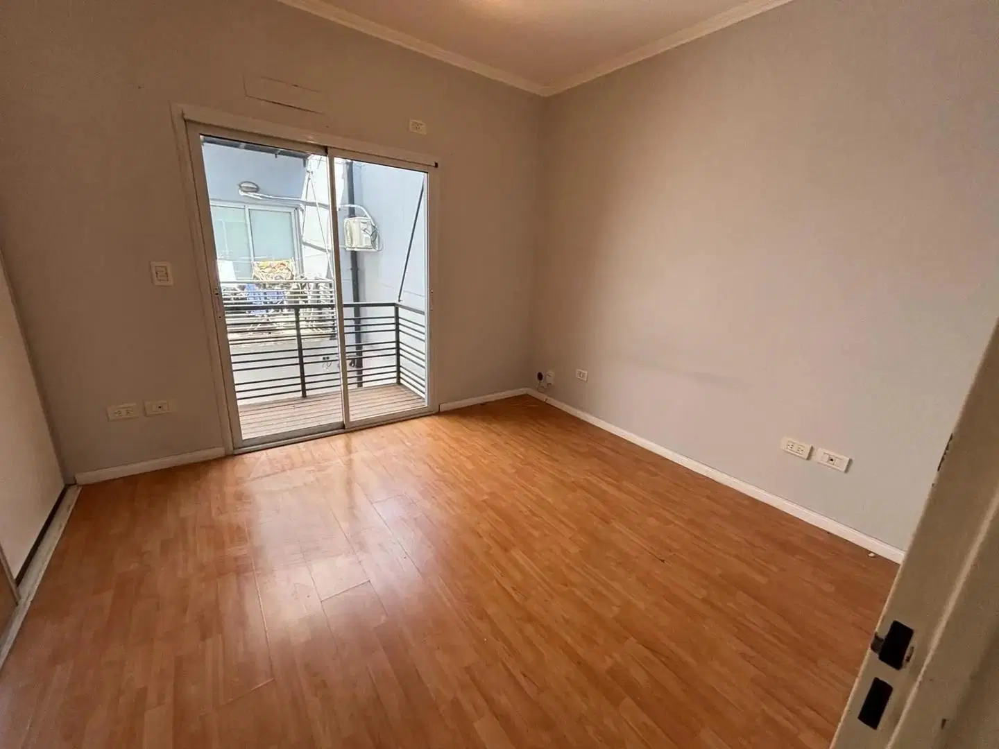 2 ambientes con balcon a 450 mts de la estaciòn de tren 3