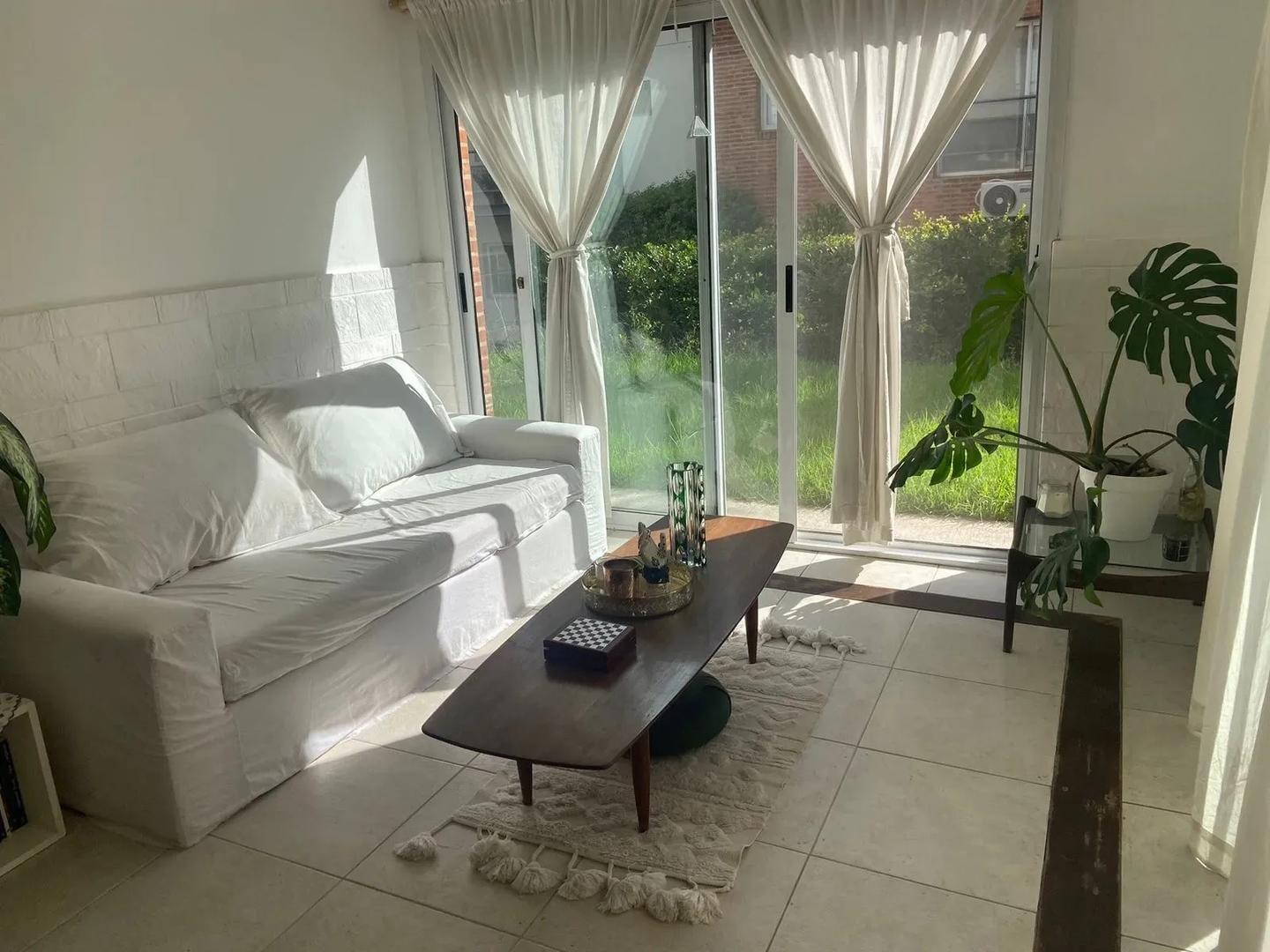 Departamento en alquiler Las Mercedes con Jardín