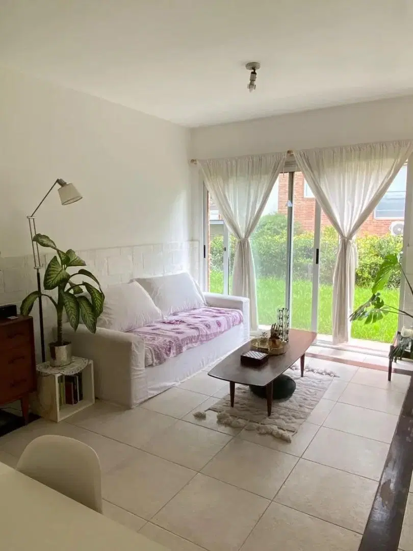Departamento en alquiler  Las Mercedes con Jardín 4