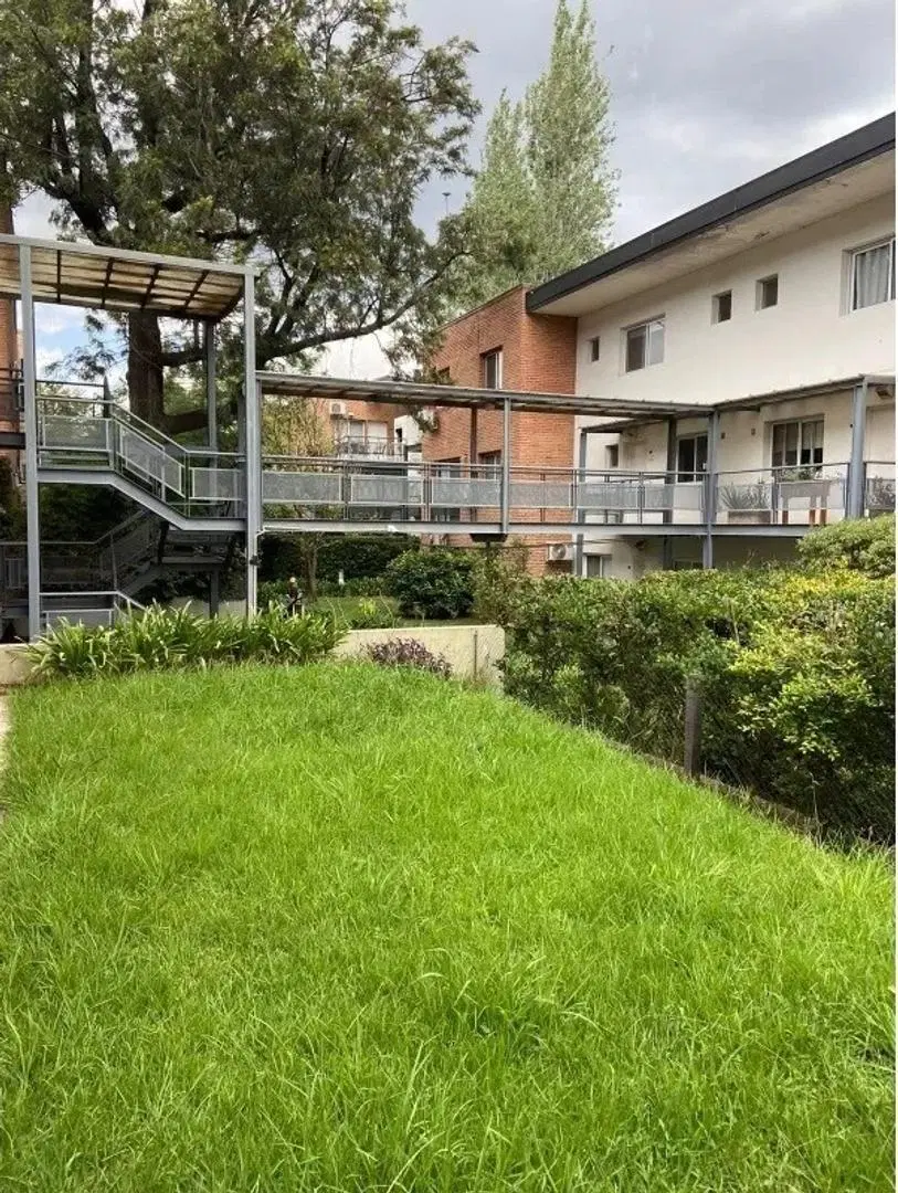 Departamento en alquiler  Las Mercedes con Jardín 5