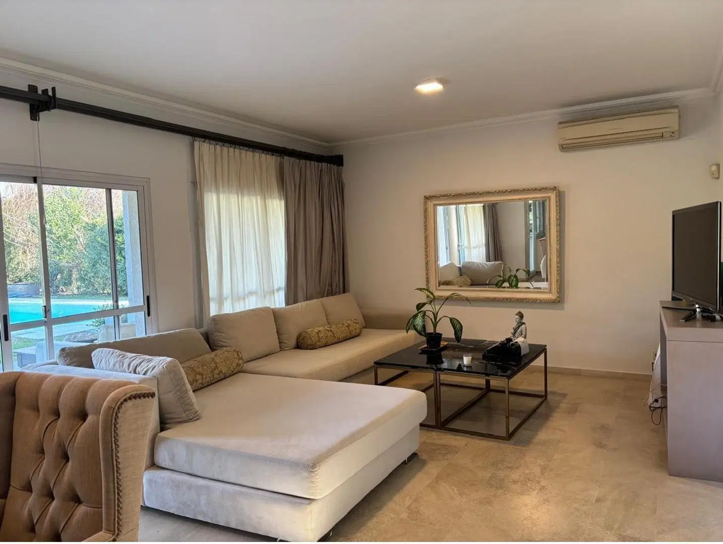 Casa en alquiler en Buen Retiro con pileta 5
