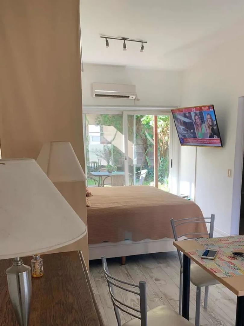 Departamento En Alquiler En Las Mercedes Con Jardín Y Parril
