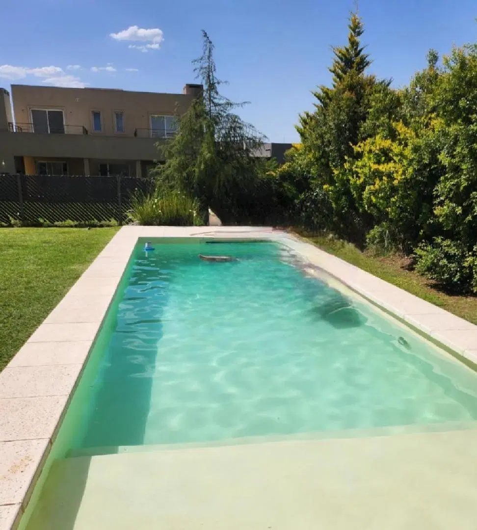 Casa en alquiler en Santa Guadalupe con pileta 2
