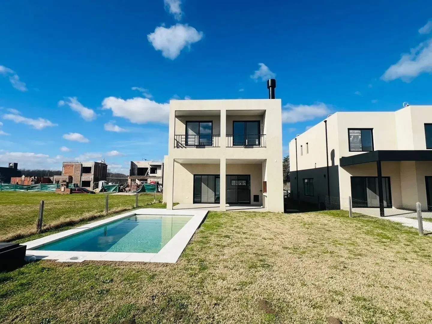 Casa en alquiler en El Aljibe con pileta 4
