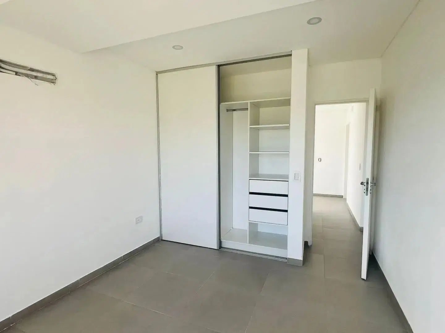 Casa en alquiler en El Aljibe con pileta 3
