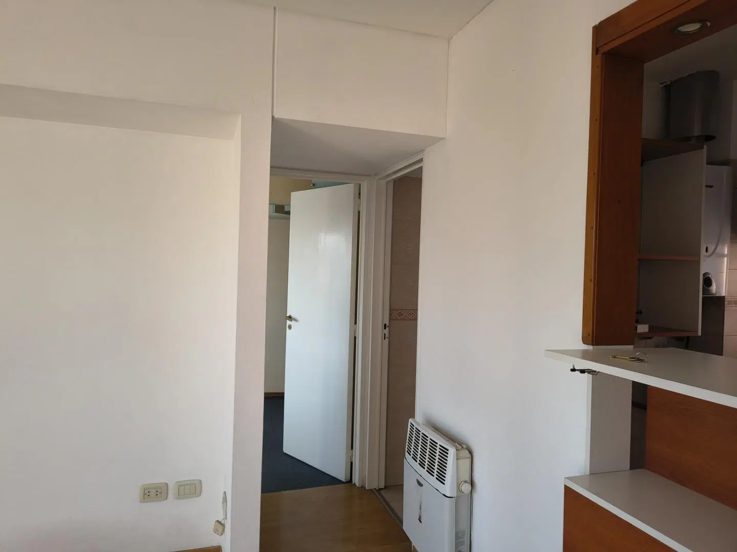 Departamento con ambientes amplios en alquiler 3