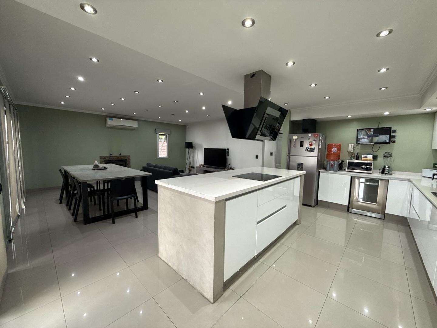 Foto de VENTA VIVIENDA DE CATEGORÍA + IMPORORTANTE GALPÓN, imagen 4