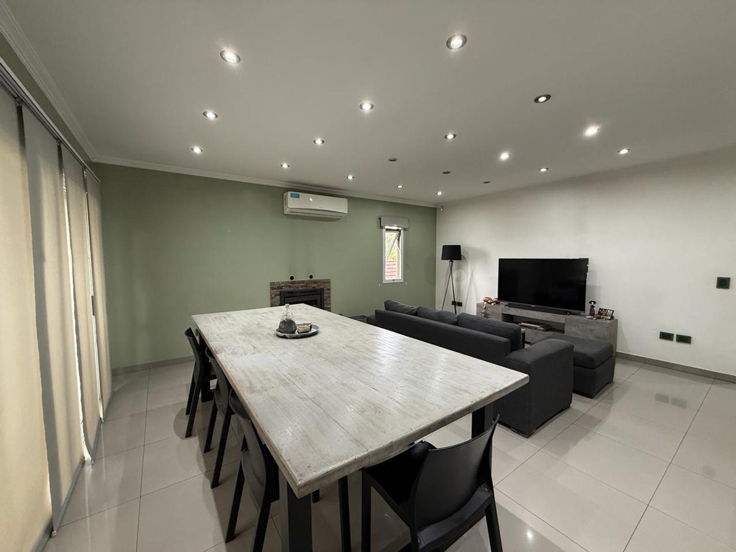 Foto de VENTA VIVIENDA DE CATEGORÍA + IMPORORTANTE GALPÓN, imagen 2