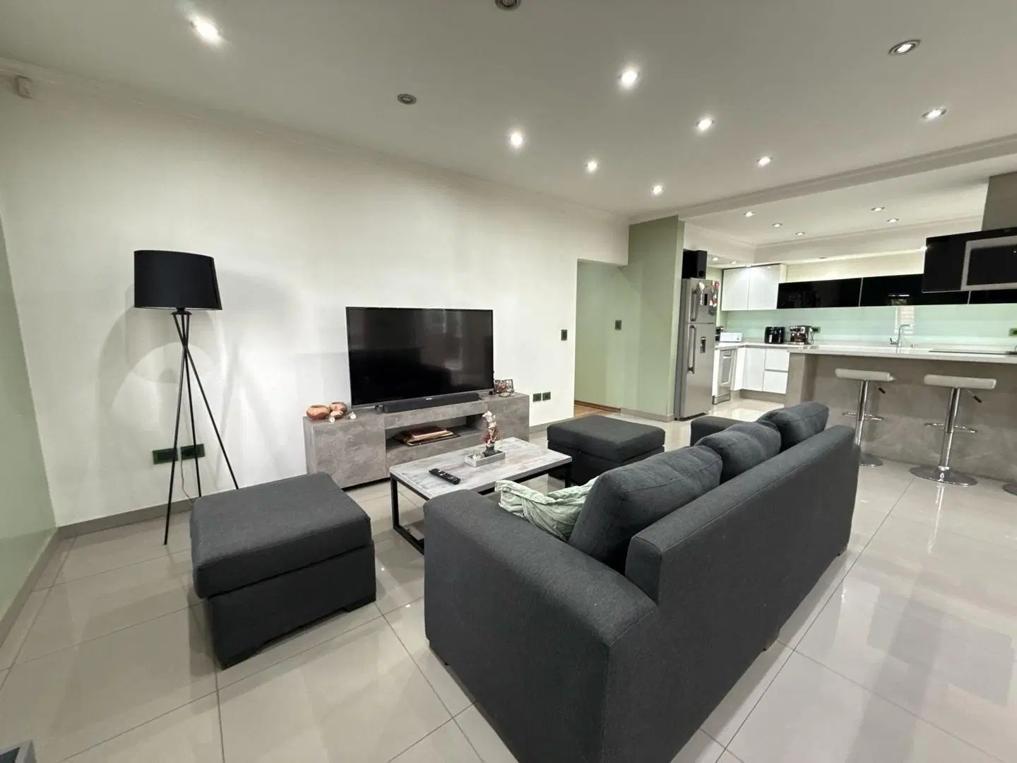 VENTA  VIVIENDA DE CATEGORÍA + IMPORORTANTE GALPÓN 5