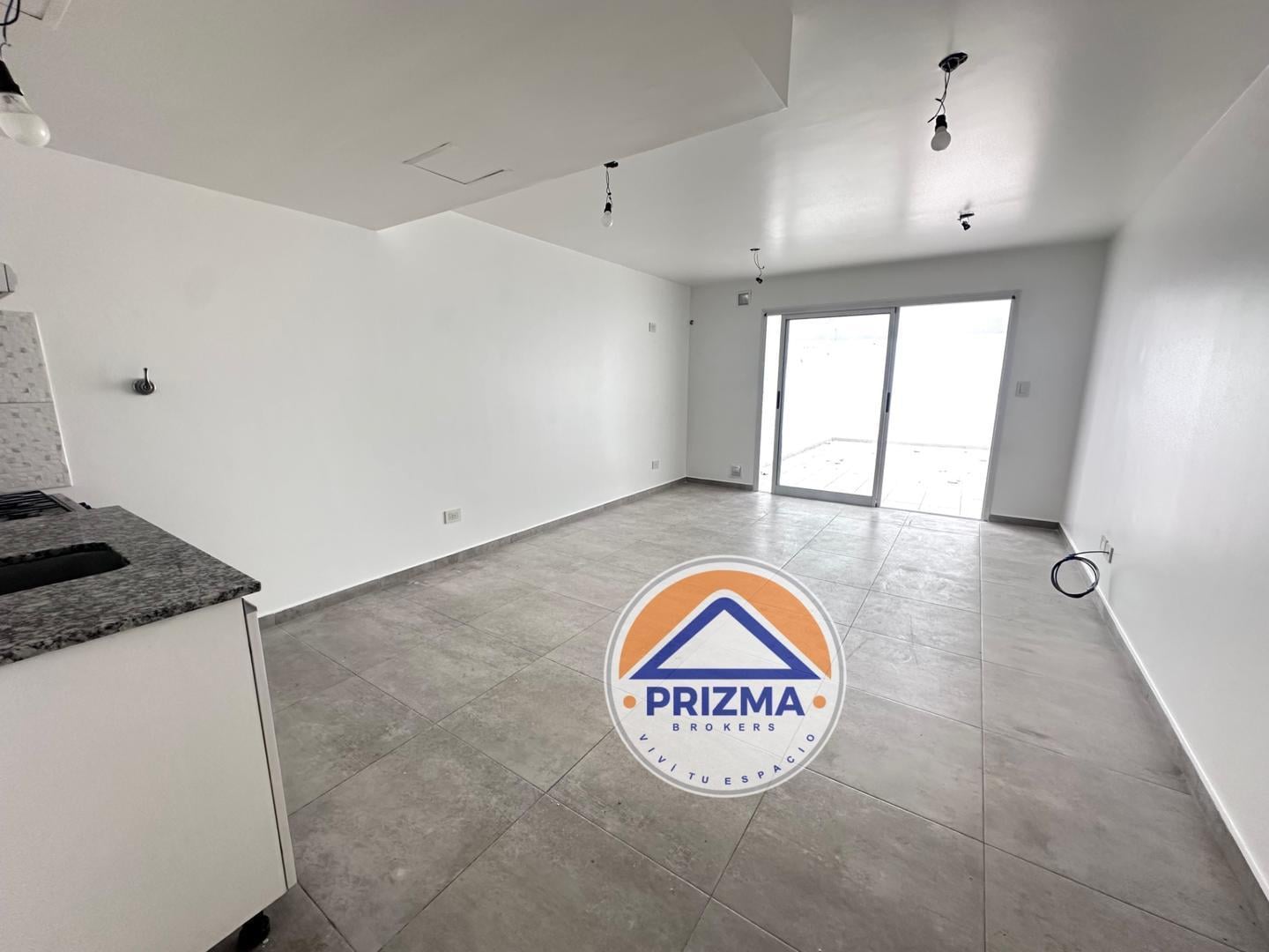 Foto de 2 ambientes con 44 Mts de patio a 200 mts de la estaciòn., imagen 3