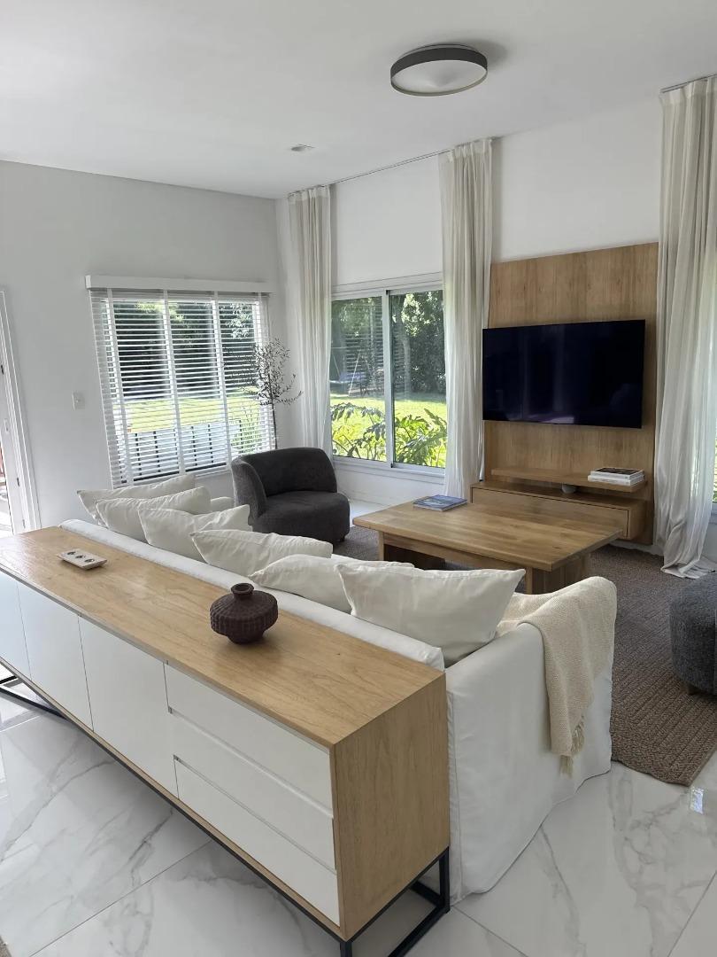 Foto de Casa en venta en Campo Grande con pileta, imagen 2