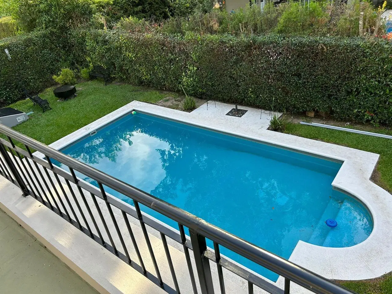 Casa con 850 m² 4 dormitorios escritorio y dep-servicio en venta y alquiler en Fincas de Iraola 3