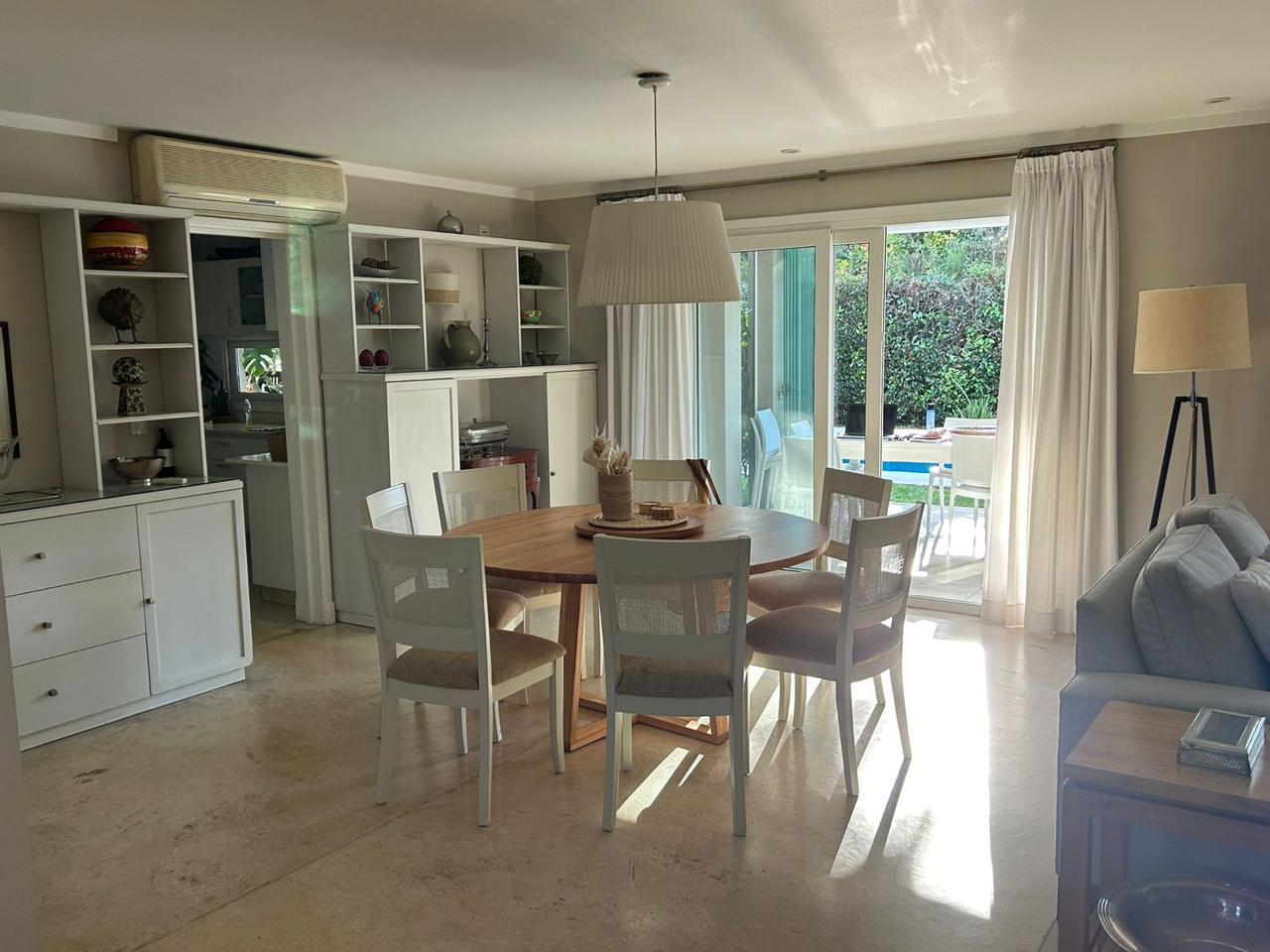 Foto de Casa con 850 m² 4 dormitorios escritorio y dep-servicio en venta y, imagen 2