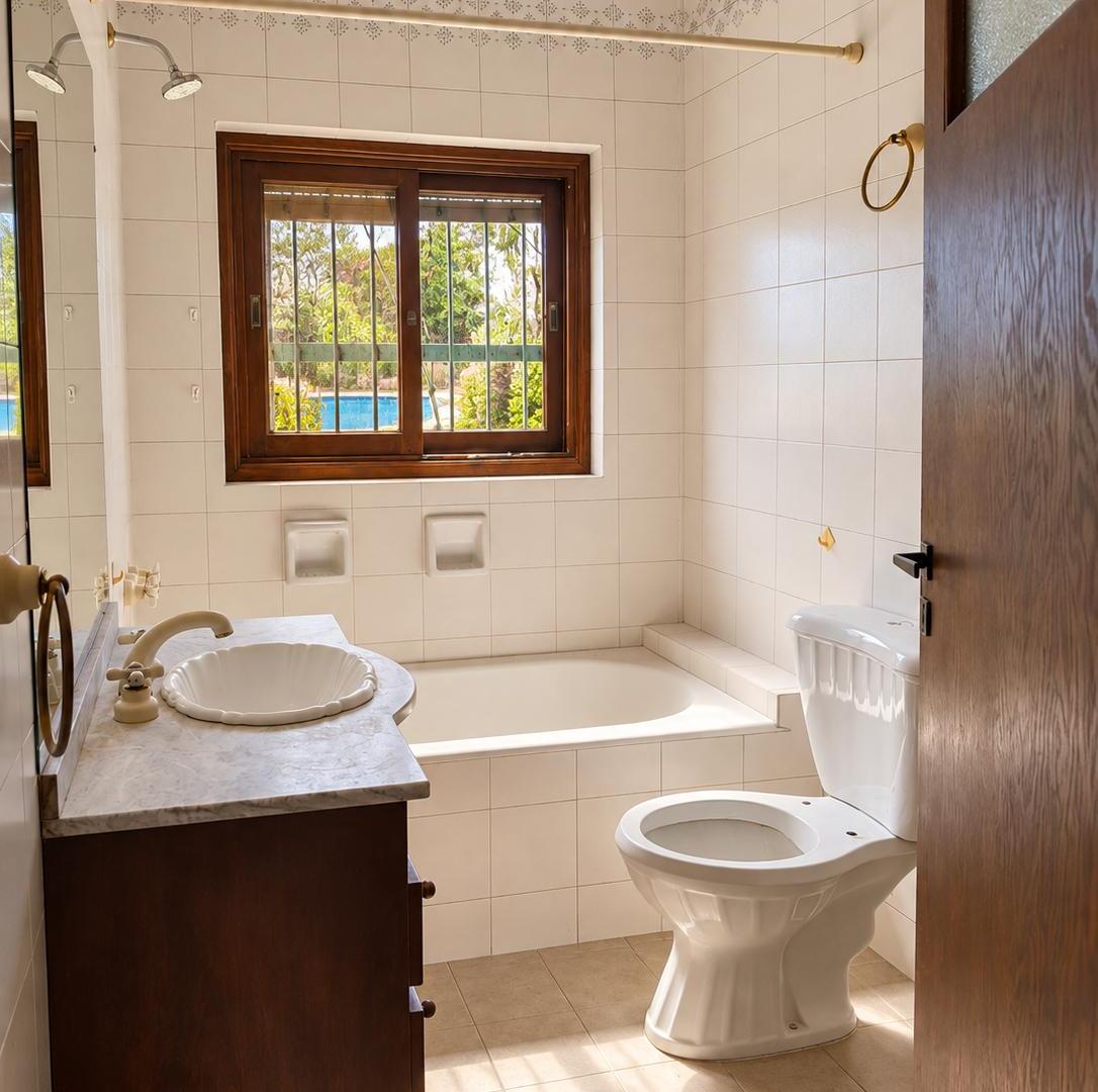Foto de CASA EN VENTA A MEDIA CUADRA DEL PARQUE DE LA ESTACION DE RANELAGH, imagen 3