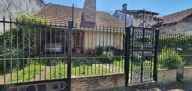 Propiedad Cuatro Ambientes Cercano a Bernal Centro 2