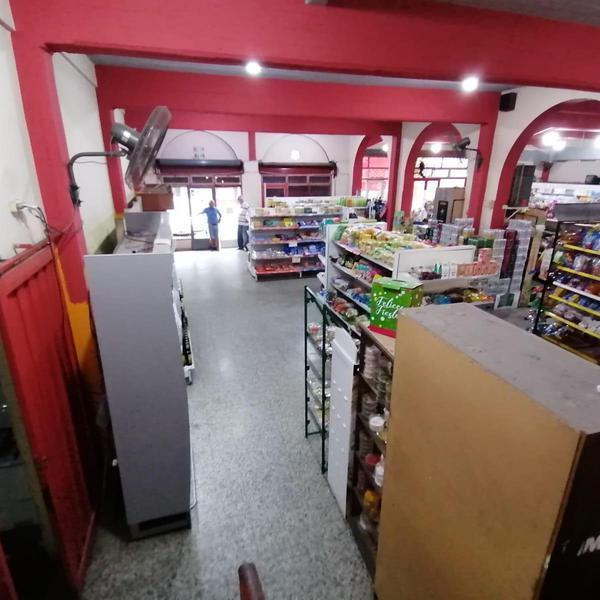 Galpón con Amplio Salón y Oficina en Excelente Ubicación 2