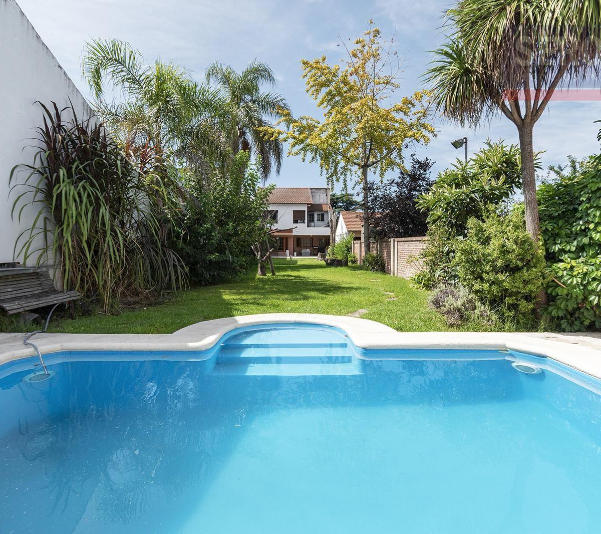 Chalet con Excelente Lote y Ubicación 2