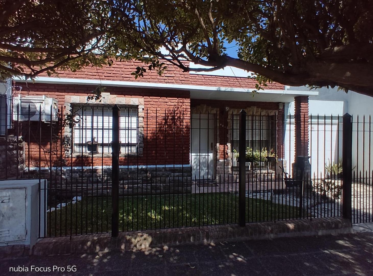VENTA. CHALET CON PILETA Y DEPTO AL FONDO EN DON BOSCO. APTO CRÉDITO