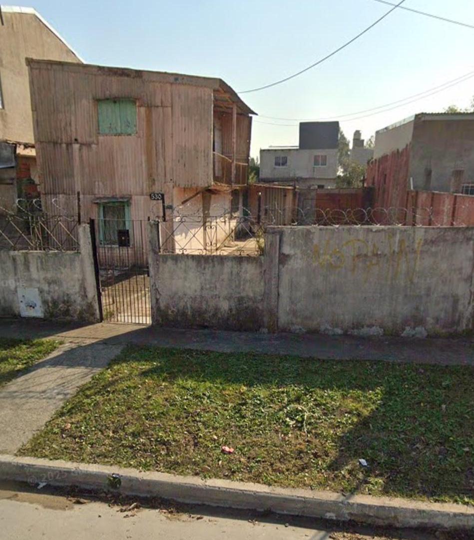 VENTA LOTE CON CASA A DEMOLER EN BERNAL ESTE