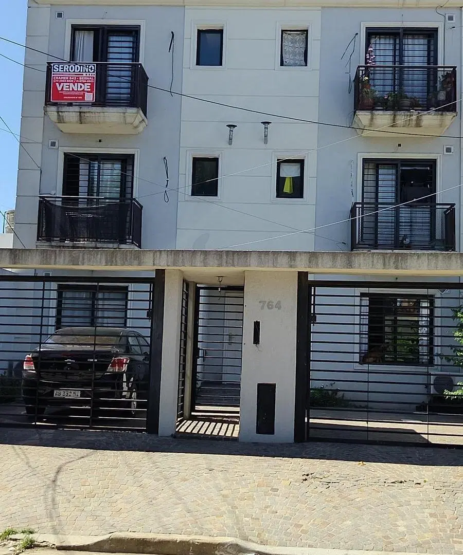 VENTA. DEPARTAMENTO 2 AMB. PISO 1, BALCONES. COCHERA 1