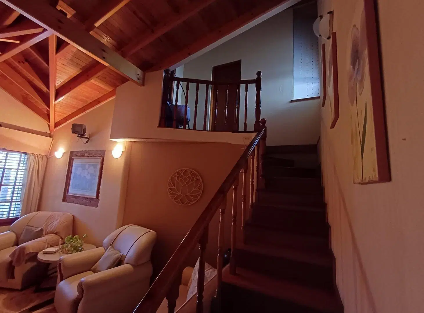 CASA EN VENTA 5 AMBIENTES CON PILETA, PARQUE Y GARAGE MULTIFUNCIÓN EN QUILMES OESTE 2