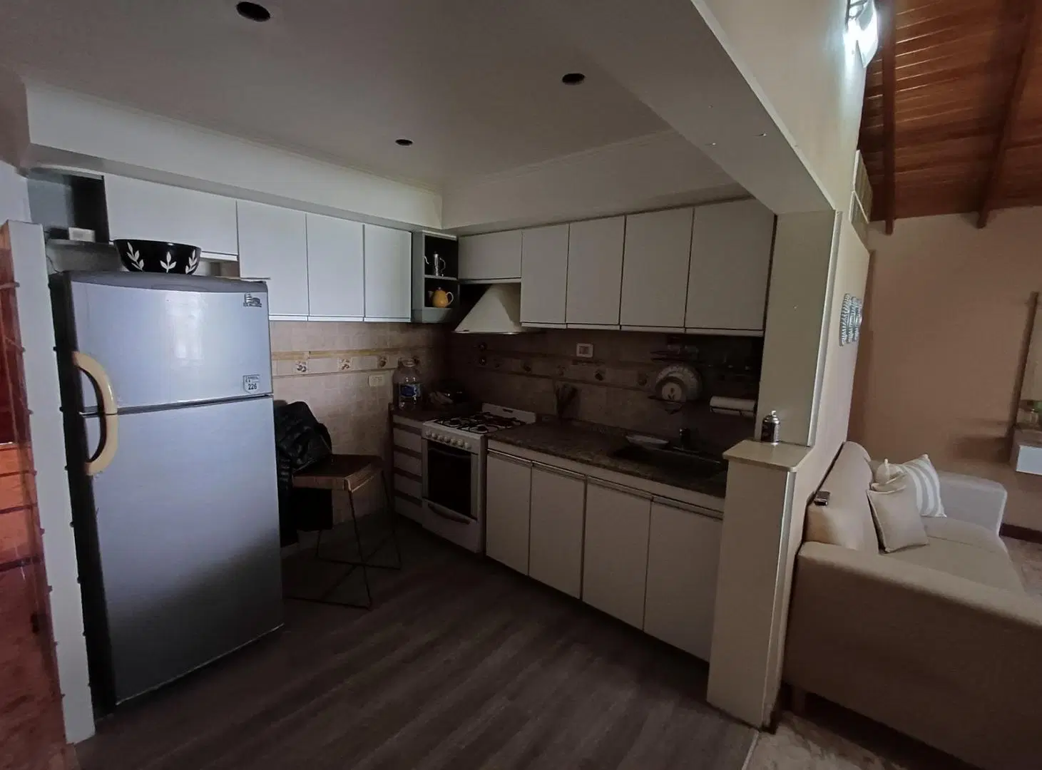 CASA EN VENTA 5 AMBIENTES CON PILETA, PARQUE Y GARAGE MULTIFUNCIÓN EN QUILMES OESTE 5