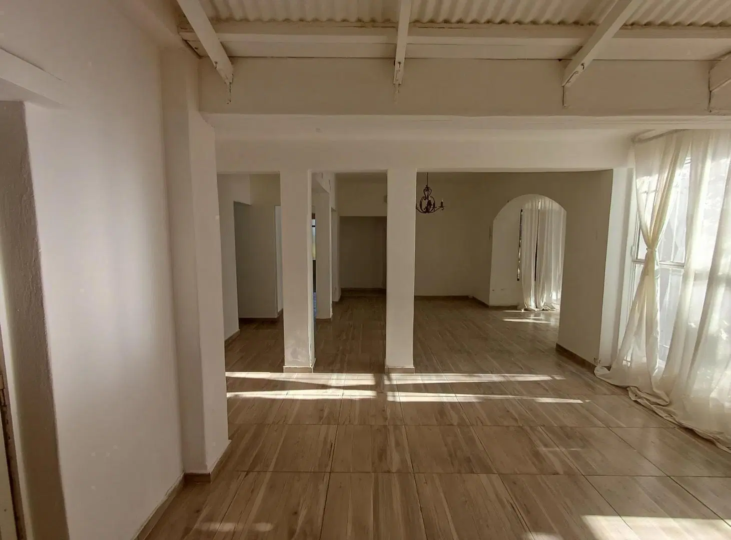 PROPIEDAD EN ESQUINA EN VENTA Y ALQUILER CON GRAN POTENCIAL COMERCIAL Y PROFESIONAL EN BERNAL 5