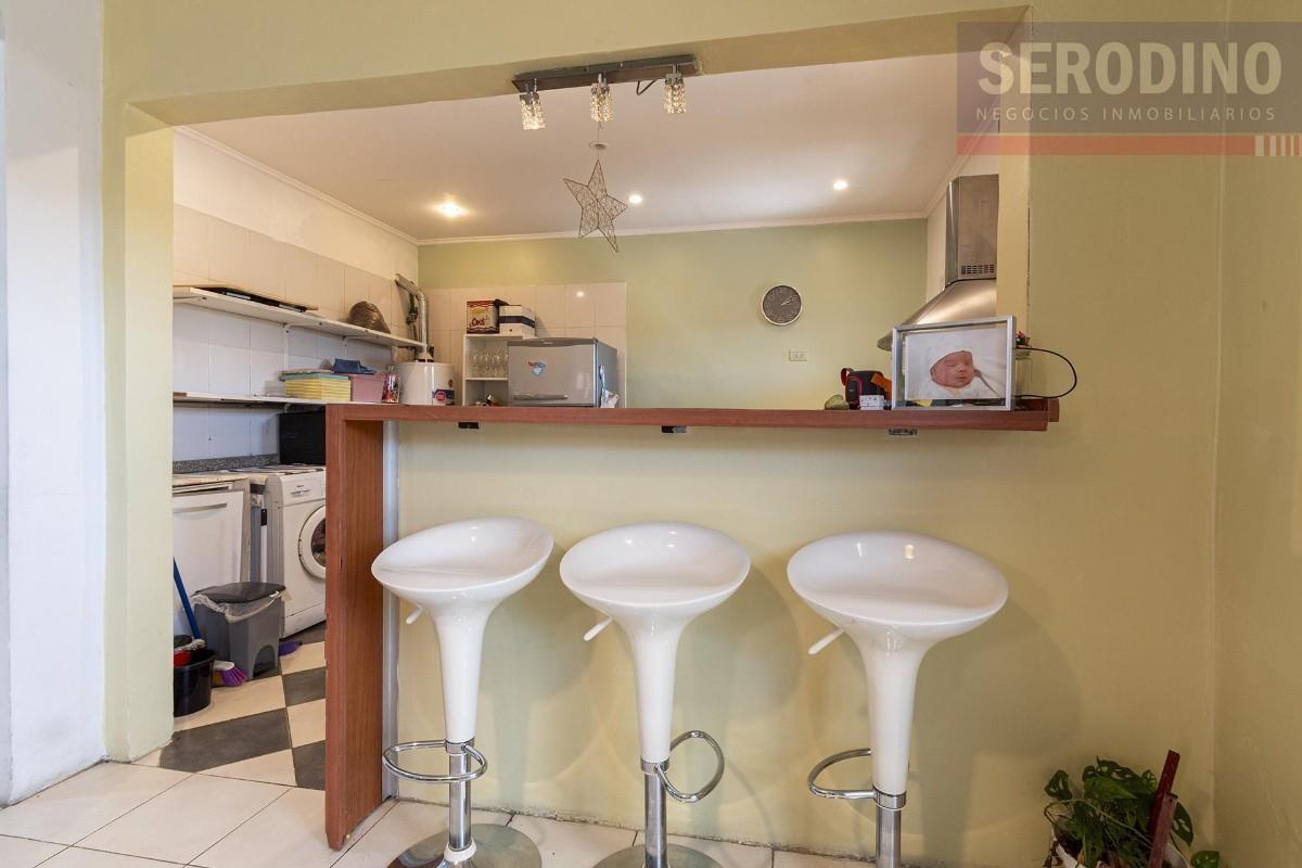 Foto de VENTA CASA 5 AMBIENTES EN 2 PLANTAS CON COCHERA Y TERRAZA EN BERNAL, imagen 4