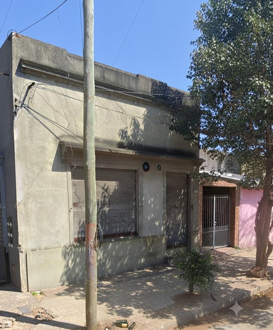 Foto de Casa 2 plantas 4 dormitorios con local y terreno libre, imagen 1